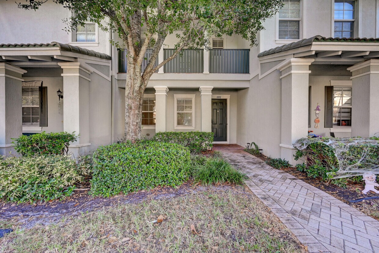 Foto principal - 1092 NW 18th Ave