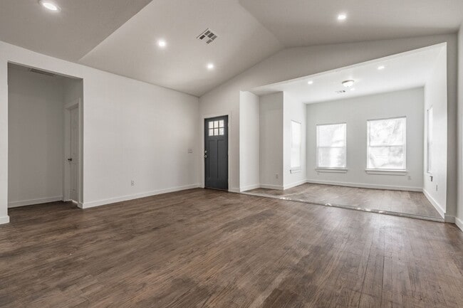 Building Photo - 1221 NW 31st St