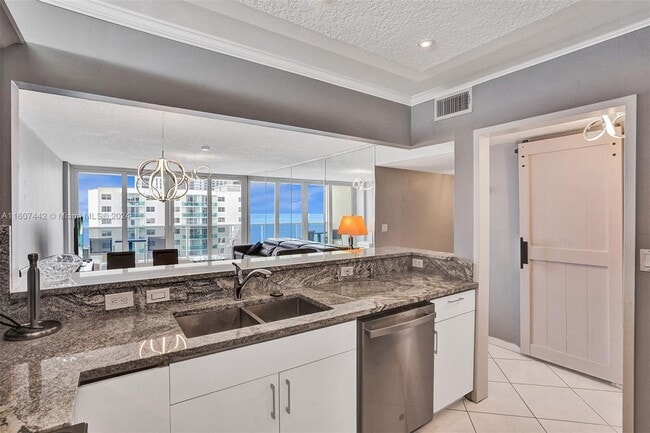 Building Photo - 3725 S Ocean Dr