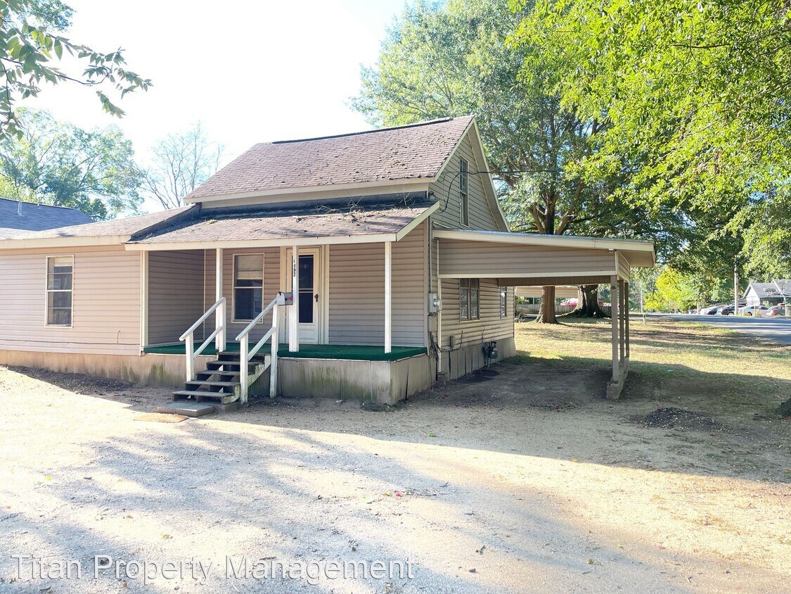 1026 W Hazel St, Benton, AR 72015 House Rental in Benton, AR