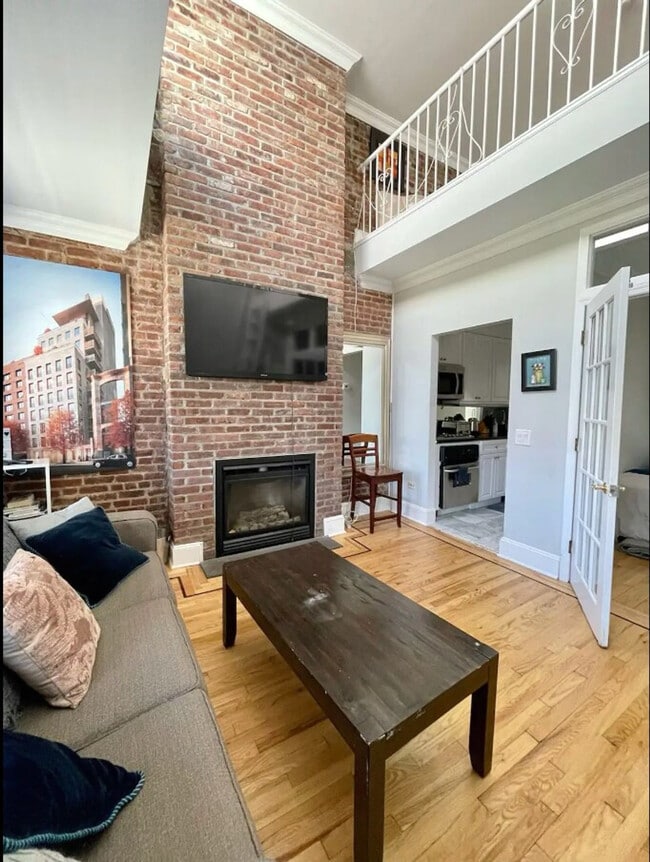Building Photo - 446 W 50th St