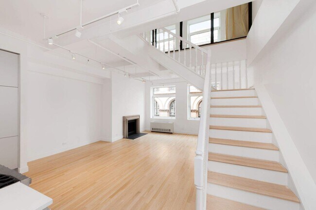 Building Photo - 14 E 4th St