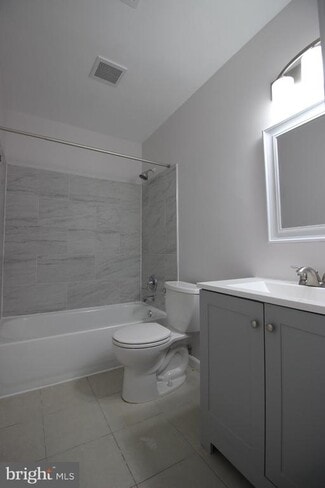 Building Photo - 2432 Glengyle Dr