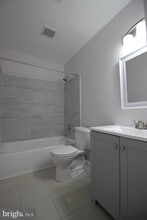 Building Photo - 2432 Glengyle Dr