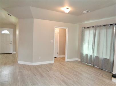 Foto del edificio - 339 Outboard Dr