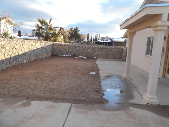 Building Photo - 2260 Tierra De Paz Way