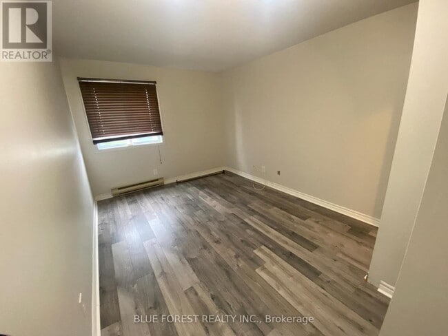 Building Photo - 737-737 Deveron Crescent