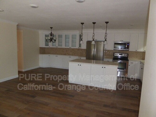 Building Photo - 2259 Via Puerta