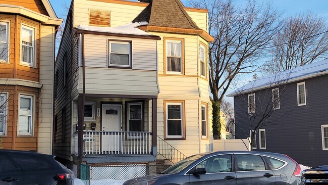 Foto del edificio - 174 Watson Ave