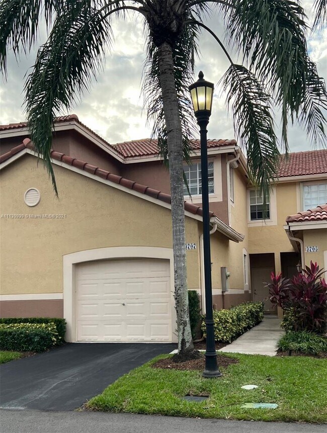 3707 San Simeon Cir, Weston, FL 33331 Townhome Rentals in Weston FL
