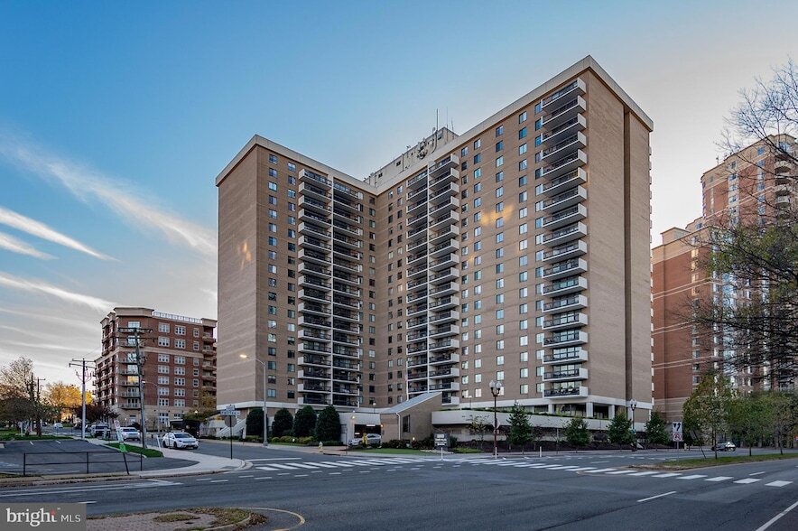 Foto principal - 3800 Fairfax Dr