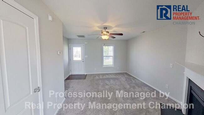 Building Photo - 717 Radiant Dr