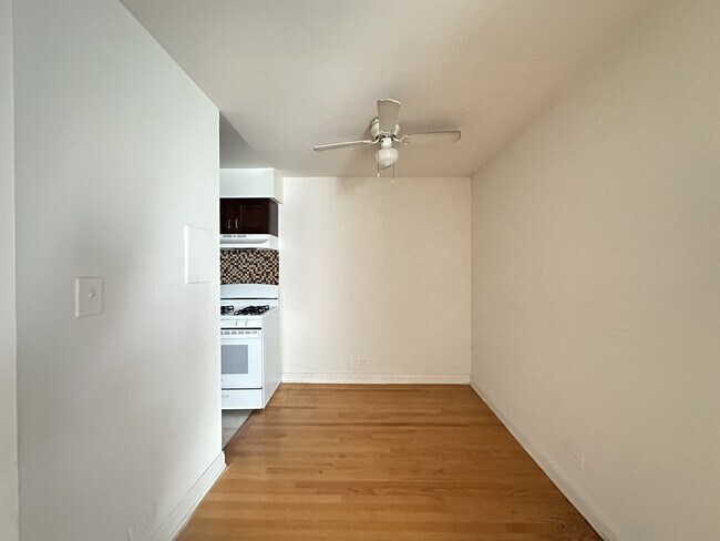 Building Photo - 3710 N Pine Grove Ave