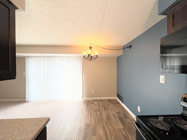 Comedor - Renovado - Waterview Farms Apartments