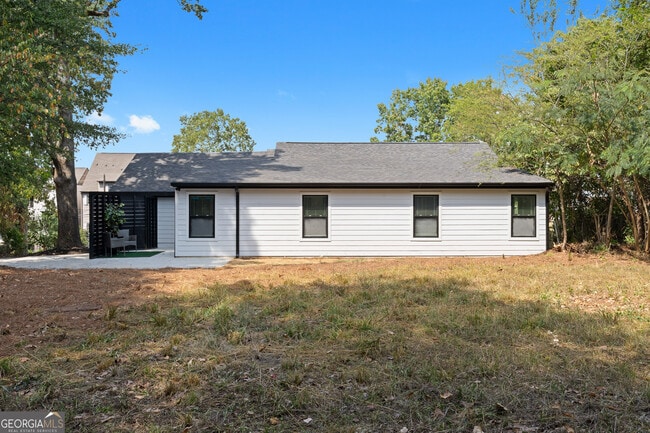 Building Photo - 1180 Fleming St