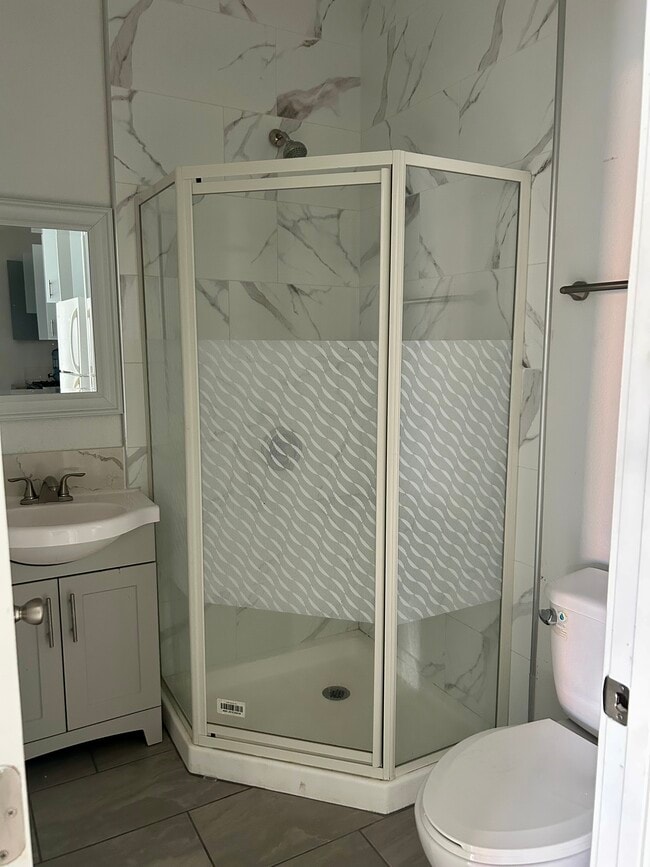 Walk in shower - 11033 S Burin Ave
