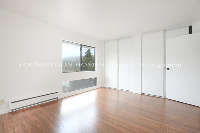 Foto del edificio - 2bed Townhouse Loft in Sycamore Park - FOU...