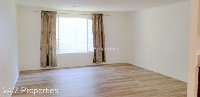 Foto del edificio - 3 br, 1 bath House - 14545 SE Bunnell St.
