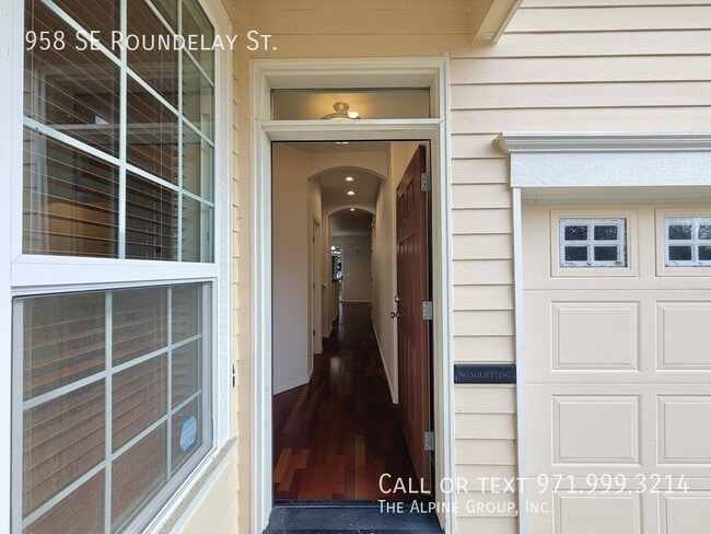 Foto del edificio - 958 SE Roundelay St