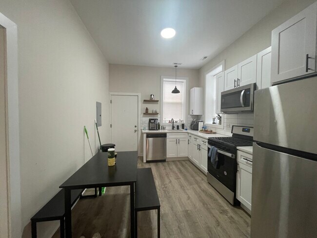 Building Photo - 3203 W Armitage Ave