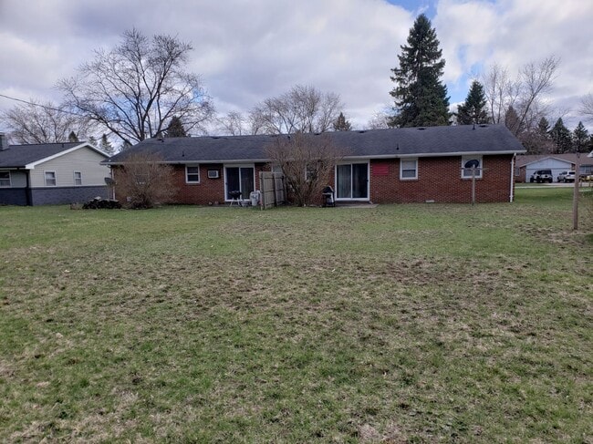 Building Photo - 2223 Welch Dr