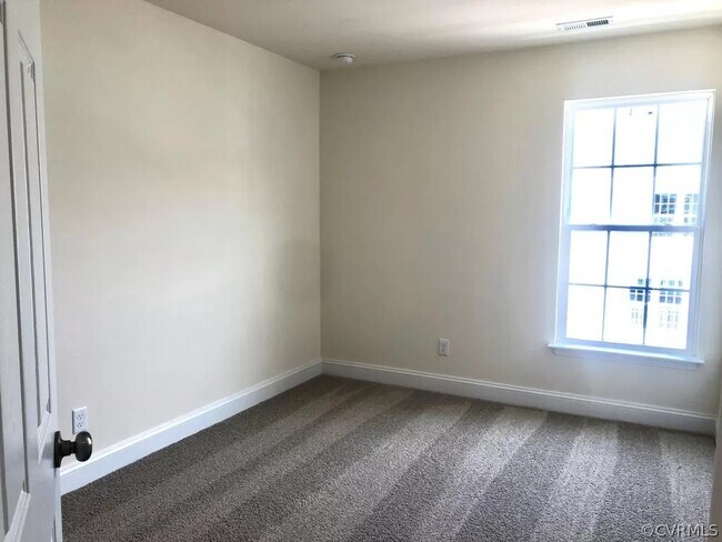 Foto del edificio - 6831 Dunton Rd