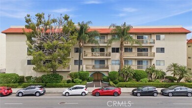 Building Photo - 5400 Lindley Ave