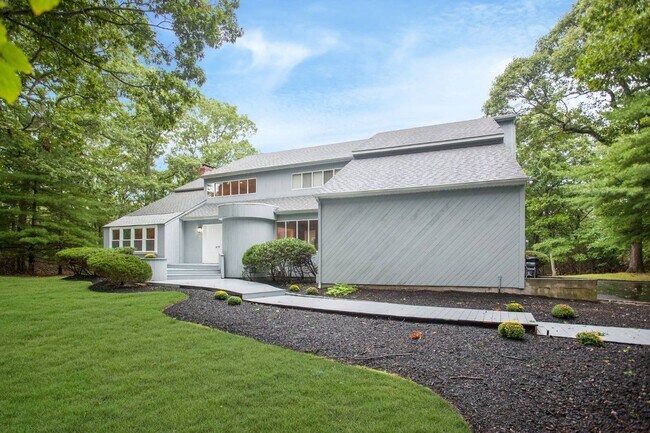 Foto del edificio - 12 N Ridge Rd