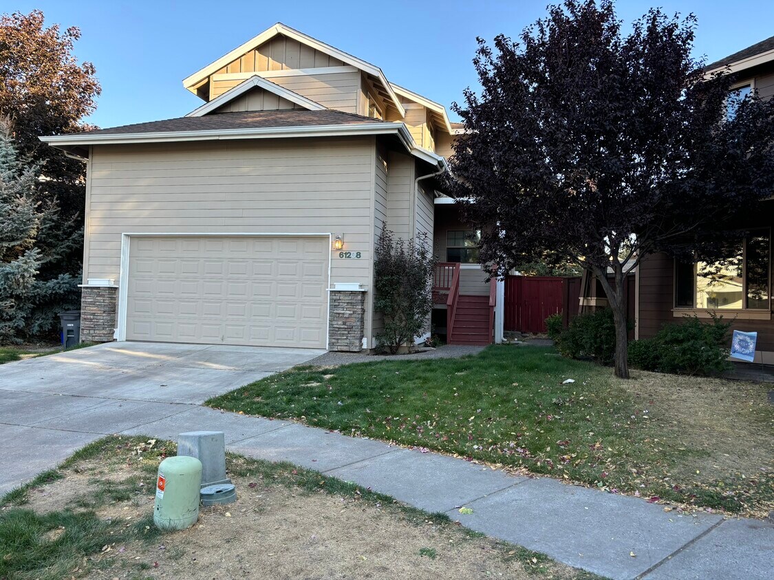 Primary Photo - 61208 Brittle Bush St