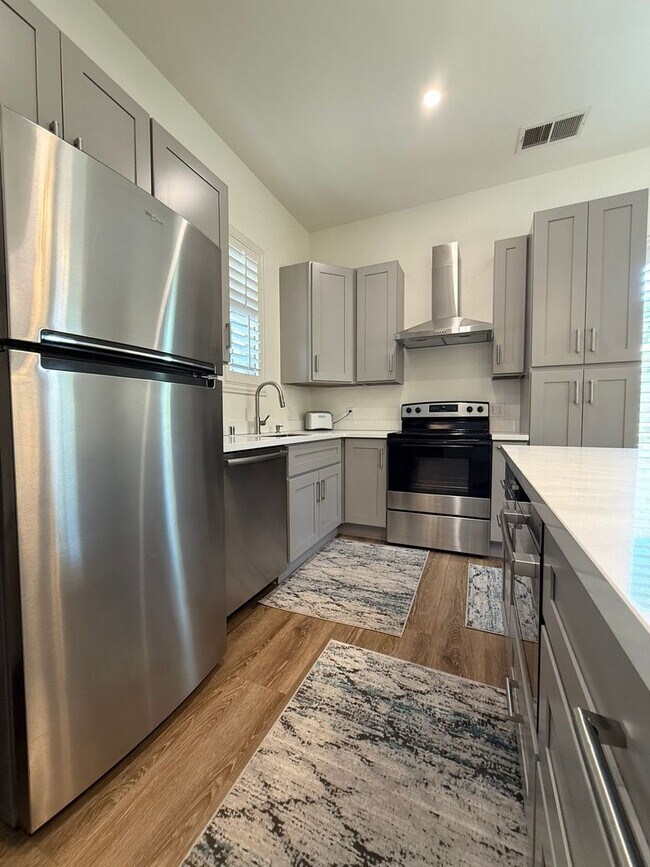 Building Photo - Charming 1BR House in Corona