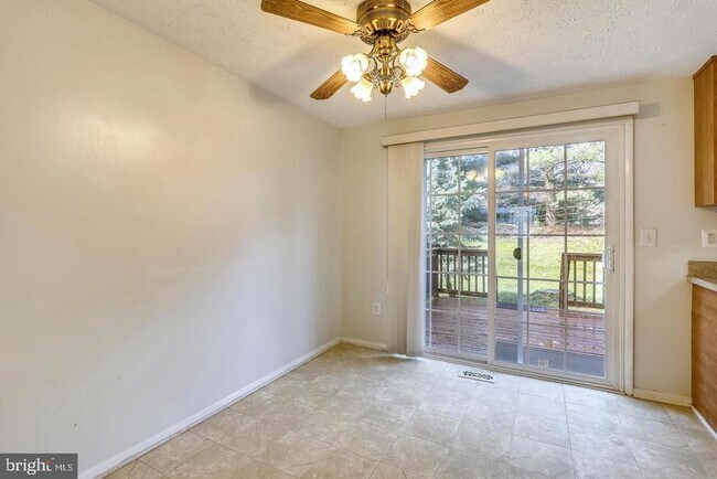 Foto del edificio - 11127 Captain's Walk Ct