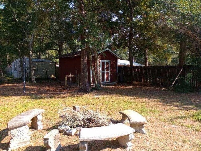 Foto del edificio - 3102 Lynn Dr