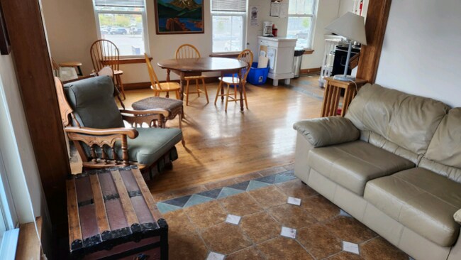 Building Photo - 28 Bates St