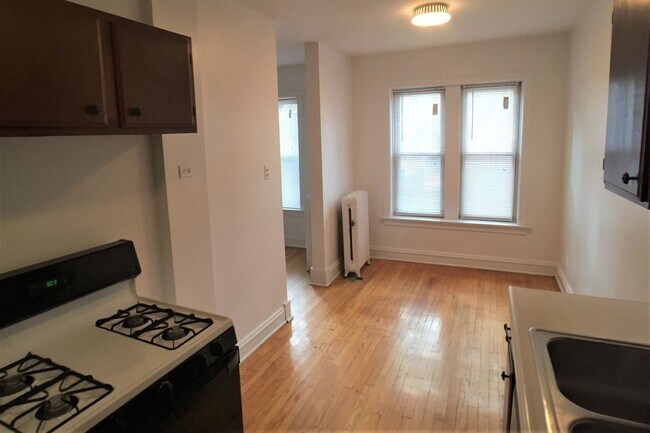 Foto del edificio - 1060 W Cornelia Ave