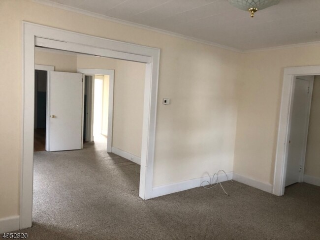 Building Photo - 313 Spruce Ave, Unit 1