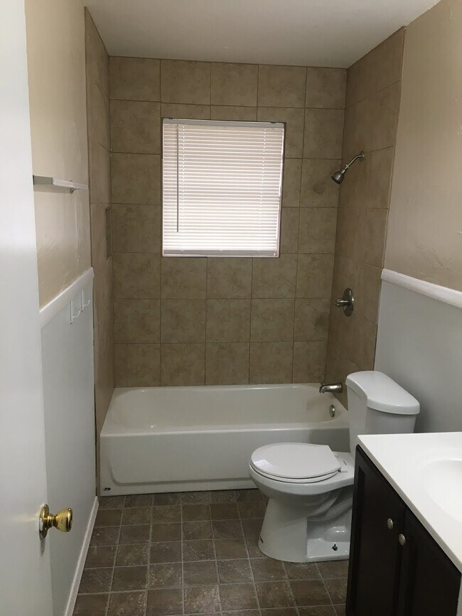Building Photo - 2309 Knox Dr