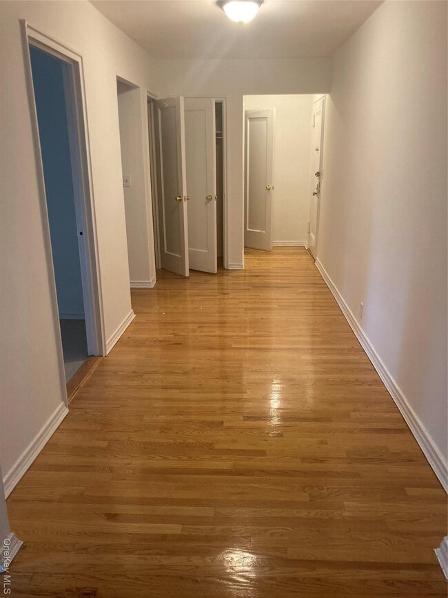 Building Photo - 21 Schenck Ave