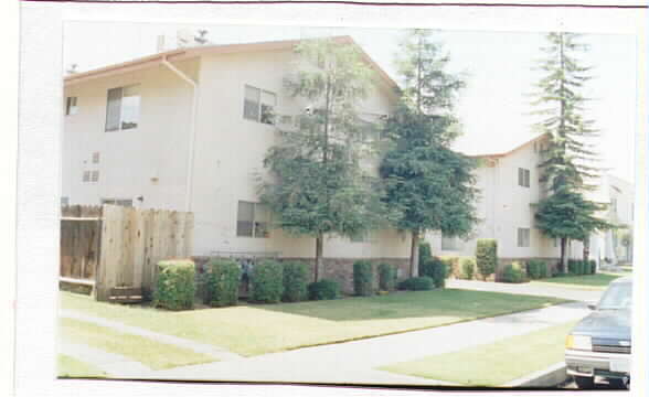 Primary Photo - Yosemite Townhomes