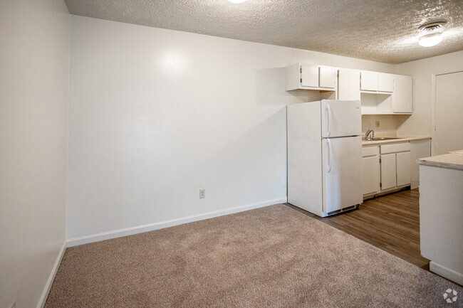 2 BR, 1 BA - 820SF - Mountain View Apartments