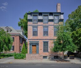 Building Photo - 46 York St