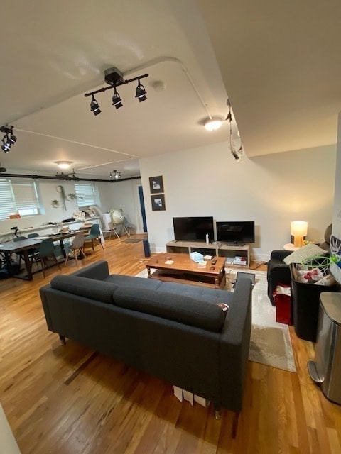Foto del edificio - 1370 W Wilson Ave