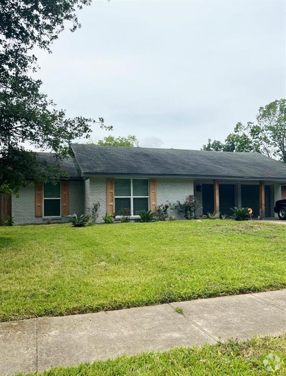 Building Photo - 1823 Shadow Bend Dr