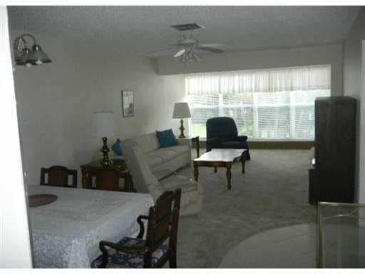 Building Photo - 2/2 Condo in Pines of Delray