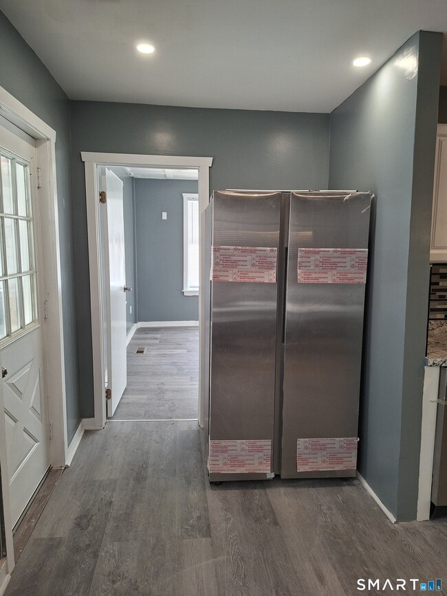 Building Photo - 7 Main St