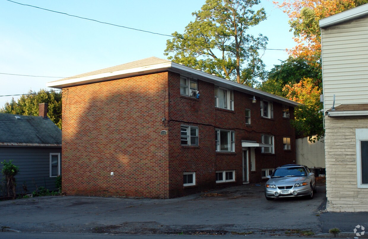 Primary Photo - 1015 Butternut St