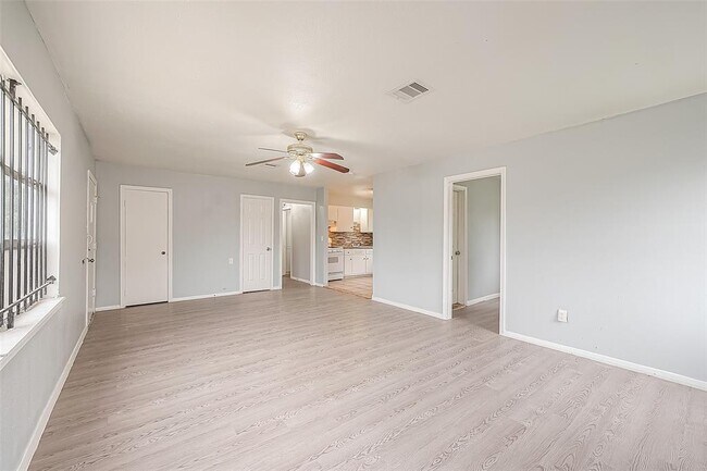 Foto del edificio - 9302 Fairland Dr