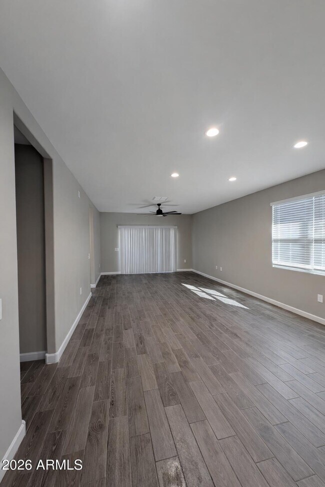 Foto del edificio - 24208 W Ripple Rd