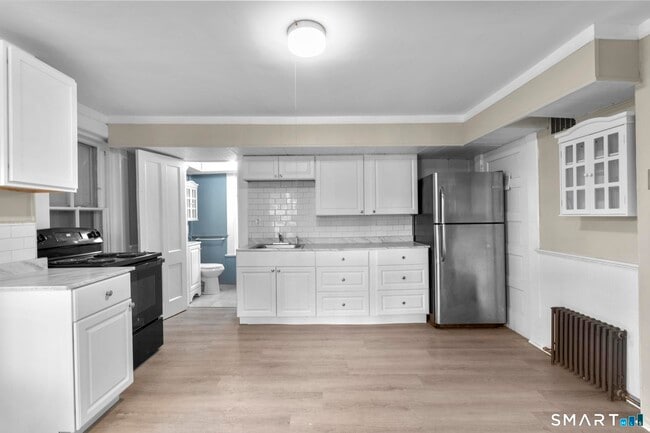 Building Photo - 18 Hobart St