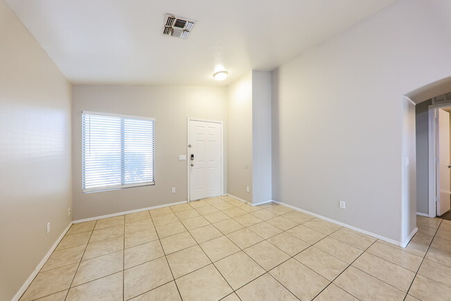Building Photo - 13117 N El Frio St
