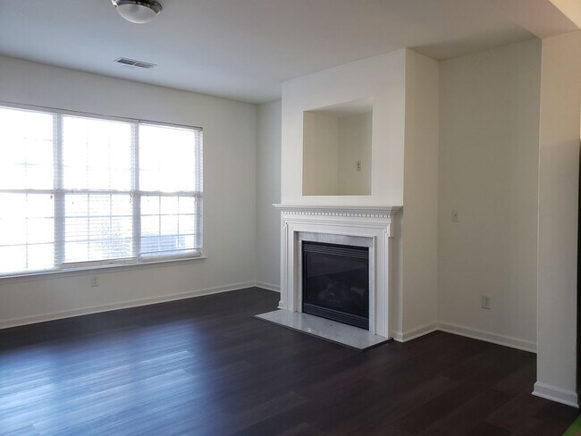 Foto del edificio - 5 bedroom home in Carrington Ridge
